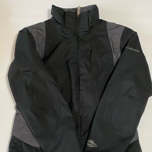 Columbia Women’s XS Omni Tech Waterproof Jacket slim fit